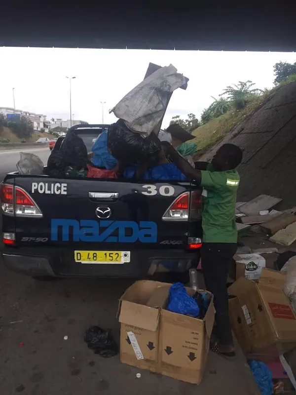 Abidjan : des squatteurs sous un pont déguerpis par la police