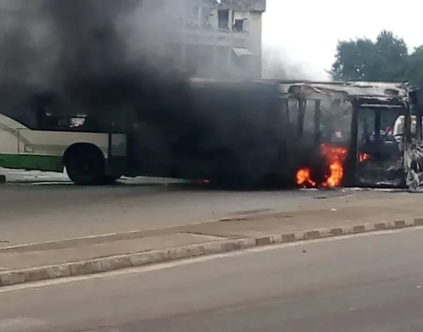 Un bus Sotra saccagé et incendié à Yopougon le 14 septembre 2020