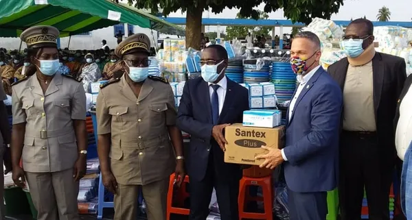 Lutte contre le Covid-19: remise de kits sanitaires au district d’Adiaké