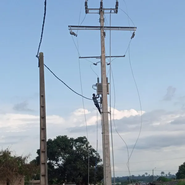 Ouattara dans la Marahoué : le réseau électrique en rénovation à Sinfra