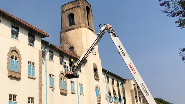 Incendie à l’Université d’Ouganda : le principal bâtiment administratif détruit