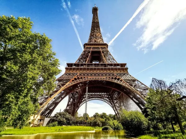 La Tour Eiffel évacuée après une alerte à la bombe
