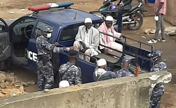 DÉGUERPISSEMENT DE MENDIANTS ET DE VENDEURS AMBULANTS