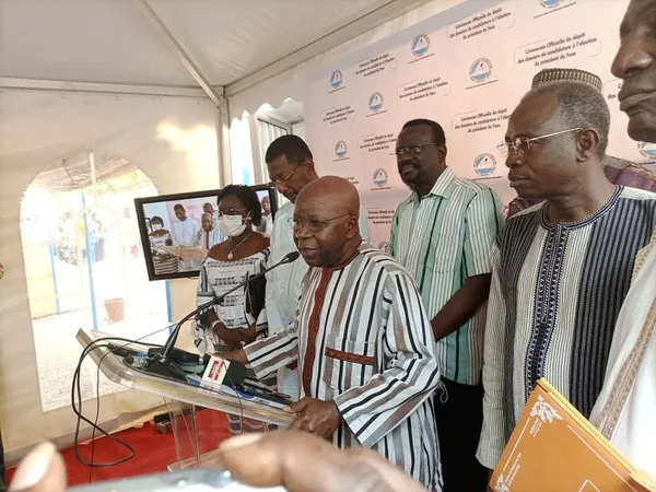 Présidentielle 2020 au Burkina : Simon Compaoré dépose le dossier du candidat Roch Kaboré