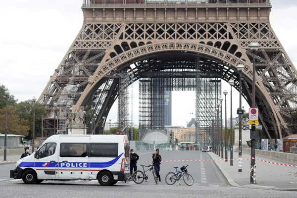 Paris : la Tour Eiffel a rouvert ses portes après une alerte à la bombe