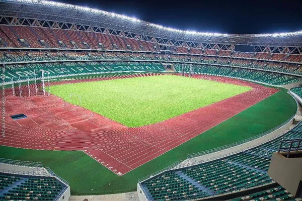 Le stade Alassane Ouattara construit avec près de 60.000 T de ciment