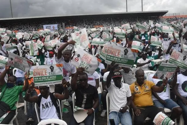 En images : la démonstration de force l’opposition ivoirienne au stade FHB