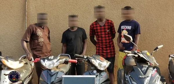 Burkina : des élèves se font passer pour des terroristes et menacent au téléphone une enseignante de quitter le village, les faits
