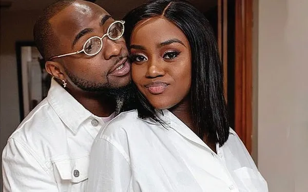 Kemi Olunloyo « frappe » encore la fiancée de Davido, Chioma Rowland