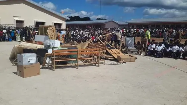 Mankono : le ministre Moussa Dosso remet les clés d’un établissement secondaire à Dianra-village