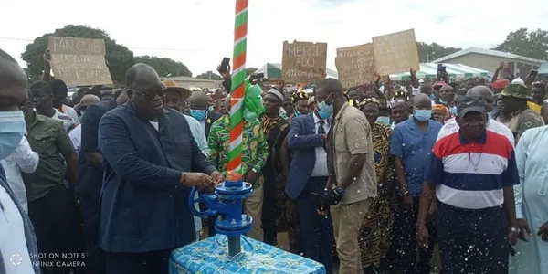 Inauguration d’un château d’eau à Kemedi