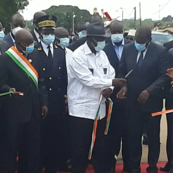 Inauguration de 7 Km de bitume à Sinématiali par le président Ouattara