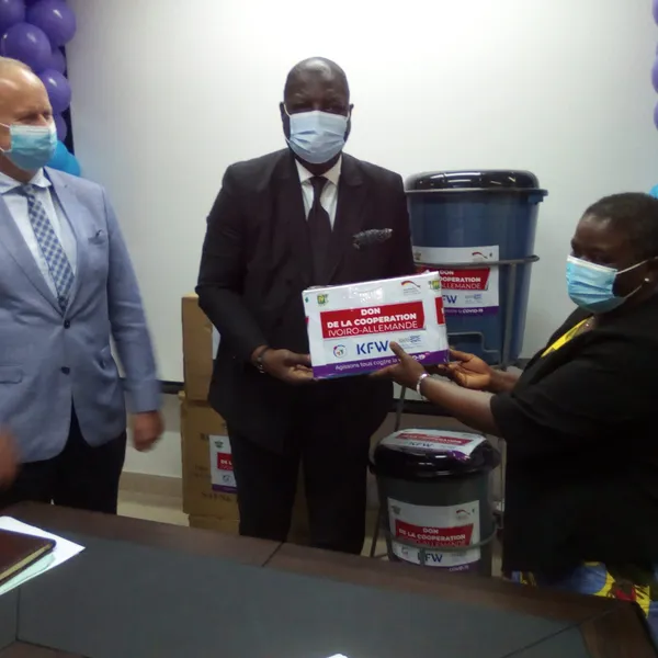 Covid-19 : remise officielle de kits sanitaires de l’AIMAS au ministère de la santé et de l’hygiène publique – Actualité ivoirienne 15/10/2020