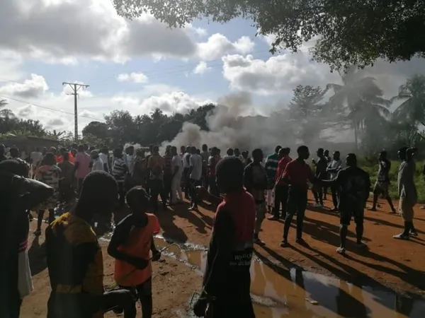 Désobéissance civile : des voies bloquées par des manifestants à Dabou