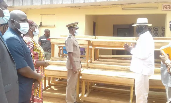 2500 tables-bancs offerts à l’enseignement préscolaire et primaire de San Pedro – Actualité ivoirienne 19/10/2020