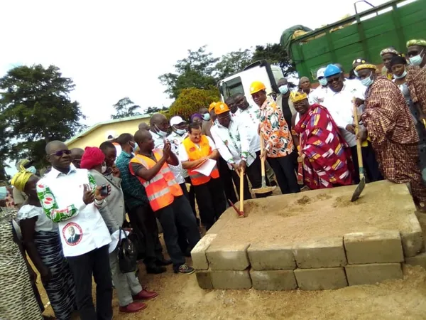 Pose de la première pierre d’une maternité dans un village de Tiébissou – Actualité ivoirienne 19/10/2020