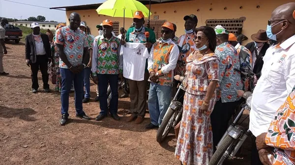 Madiani: Dix engins et 3000 tee-shirts offerts pour la campagne du RHDP