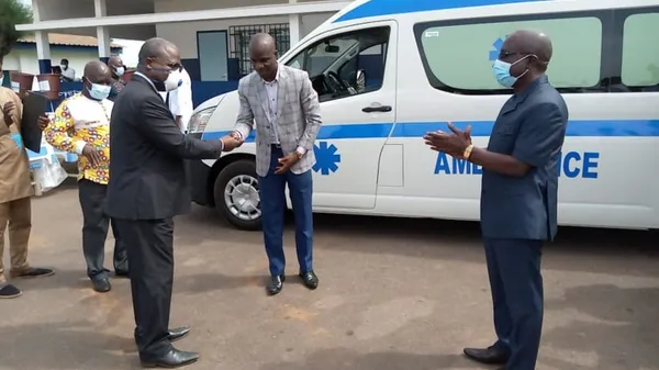 Hôpital général d’Agnibilékrou : remise d’une ambulance médicalisée et du matériel biomédical