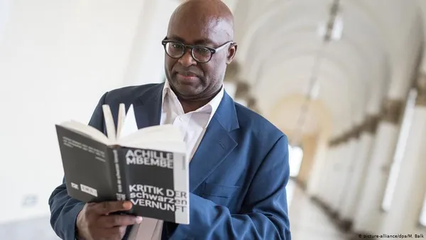 Achille Mbembe après de l’interview de Macron : « le président français se trompe de diagnostic »