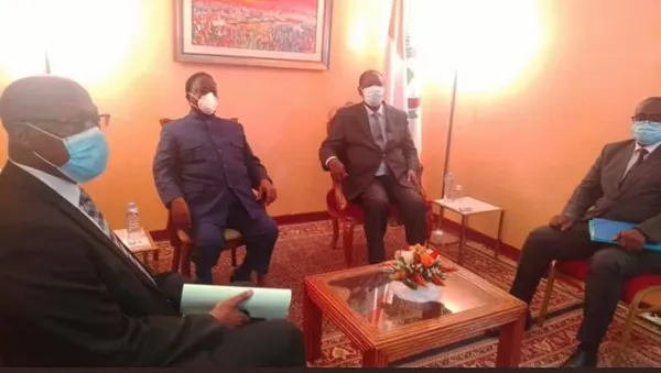 Arrivée de Ouattara et Bédié à l’hôtel du Golf