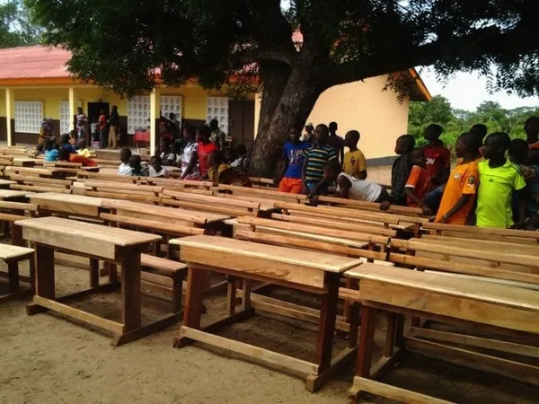 Dabakala : des écoles primaires de Foumbolo dotées de tables-bancs