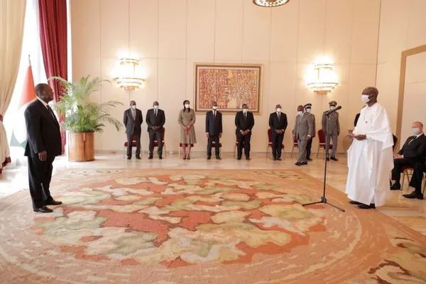 Côte d’Ivoire : cinq nouveaux ambassadeurs présentent leurs lettres de créance à Ouattara