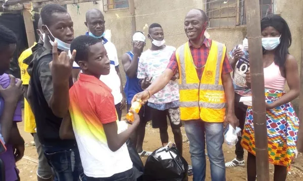 Yopougon : une ONG fait dons aux enfants de la rue