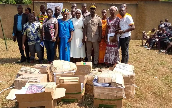 JNDE 2020 à M’Bahiakro : remise des kits scolaires aux enfants