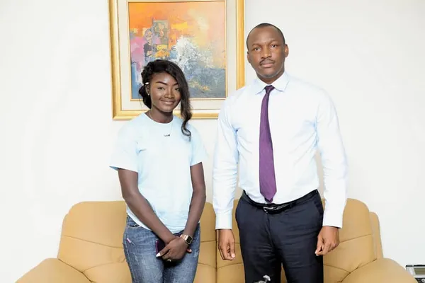 Olivia N’Goran, la plus jeune docteure en pharmacie reçue par le ministre Mamadou Touré