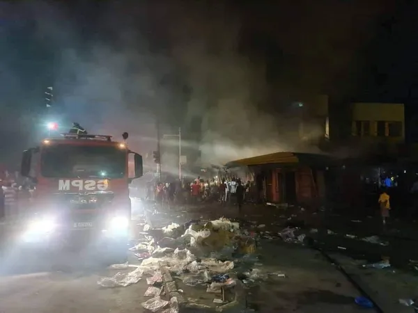 Le marché d’Adjamé non loin de la gare RAN part en feu