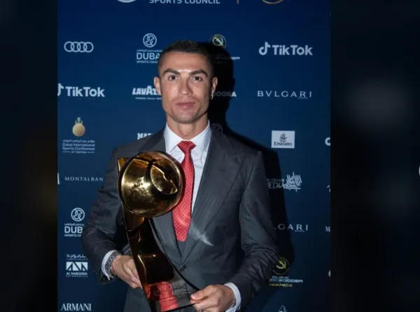 Cristiano Ronaldo élu meilleur joueur du siècle : voici sa réaction