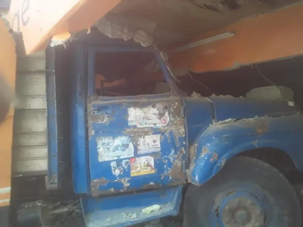 Zuénoula : un camion défonce le mur d’une boutique