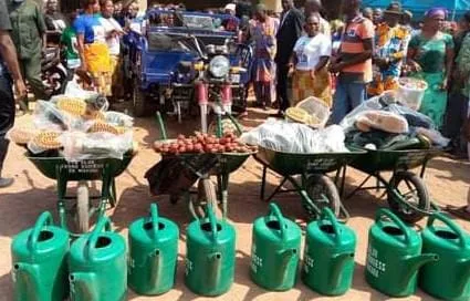 Lutte contre la pauvreté à Niakara : le député dote des femmes en matériel agricole