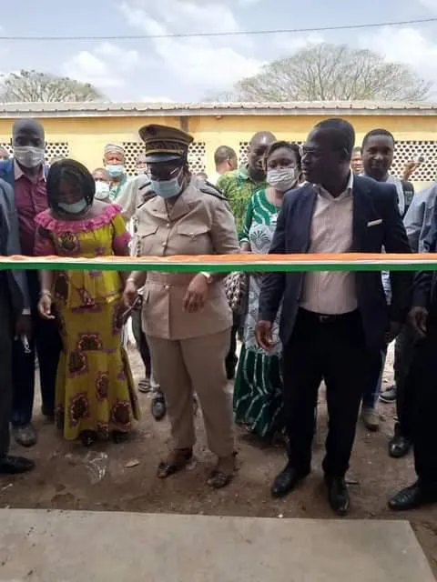Un bâtiment de trois classes équipées de tables-bancs au lycée municipal de Niakara – Actualité ivoirienne 19/12/2020