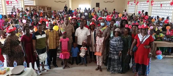 Noël 2020 à Bondoukou : des cadeaux à  plus de 300 enfants