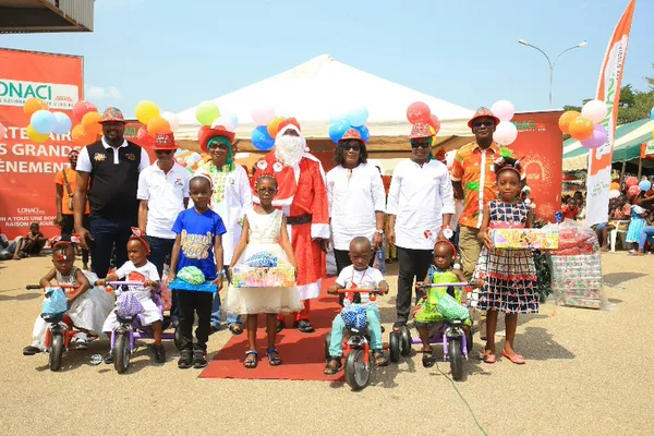 Noël 2020: Le DG de la LONACI donne le sourire aux enfants de Dimbokro – Actualité ivoirienne 21/12/2020