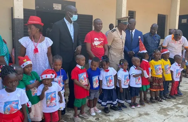Arbre de Noël 2020: Plus de 400 cadeaux aux enfants des maternelles de M’Bahiakro – Actualité ivoirienne 22/12/2020