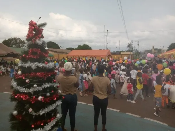 Arbre de Noël 2020 à Agnibilékrou : plus de 400 enfants reçoivent des cadeaux
