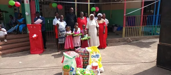 Arbre de Noël 2020 à Bondoukou : une église offre des vivres et non vivres aux pensionnaires d’un orphelinat