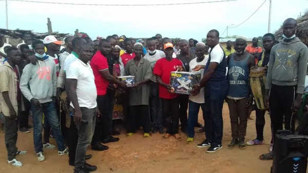 Bafing : un cadre fait plusieurs dons aux populations de Booko