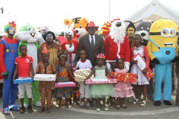 Noël 2020 : le maire Kafana Koné cadeaute 4000 enfants de Yopougon – Actualité ivoirienne 24/12/2020