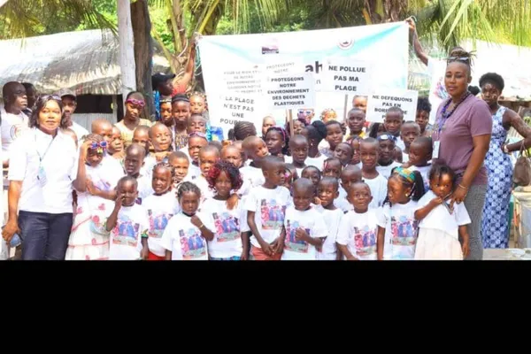 Arbre de Noël 2020 à Bassam : l’ONG  « Jah Live » aux cotés des orphelins