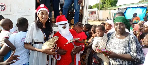 Noël 2020 à Bondoukou : une ONG offre des cadeaux à plusieurs enfants