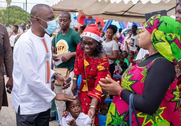 Noël 2020 à Bouaké : Amadou Koné offre des cadeaux à 3000 enfants