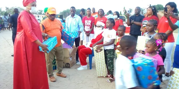 Noël 2020 à Séguéla : 600 enfants cadeautés par l’épouse du PANCI