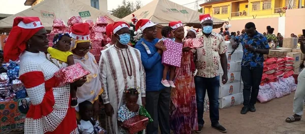 Arbre de Noël à Bondoukou : 1000 enfants reçoivent des cadeaux