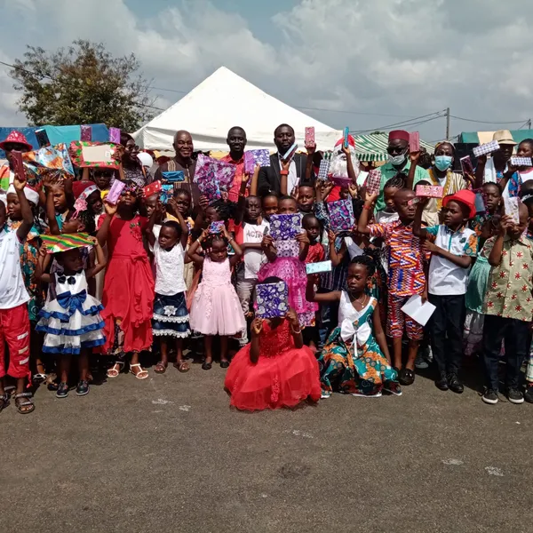 Arbre de Noël à Bouaflé : 2000 enfants reçoivent des cadeaux
