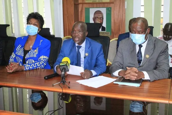 Soutien de Macron à Ouattara :  l’opposition parlementaire réagit enfin, « le président français se fait le complice  du viol de la Constitution »