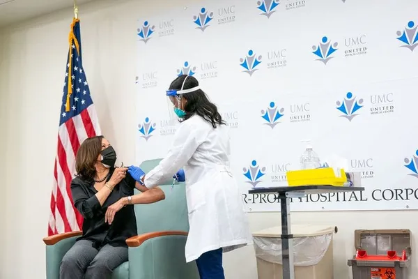 Kamala Harris, la vice-présidente des Etats-Unis a reçu son vaccin contre le covid-19