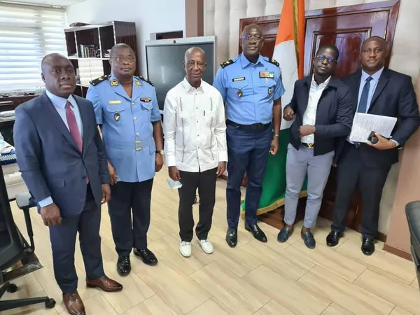 Après l’assassinat de son fils, Laurent Akoun reçu par Kouyaté Youssouf, DG de la police nationale